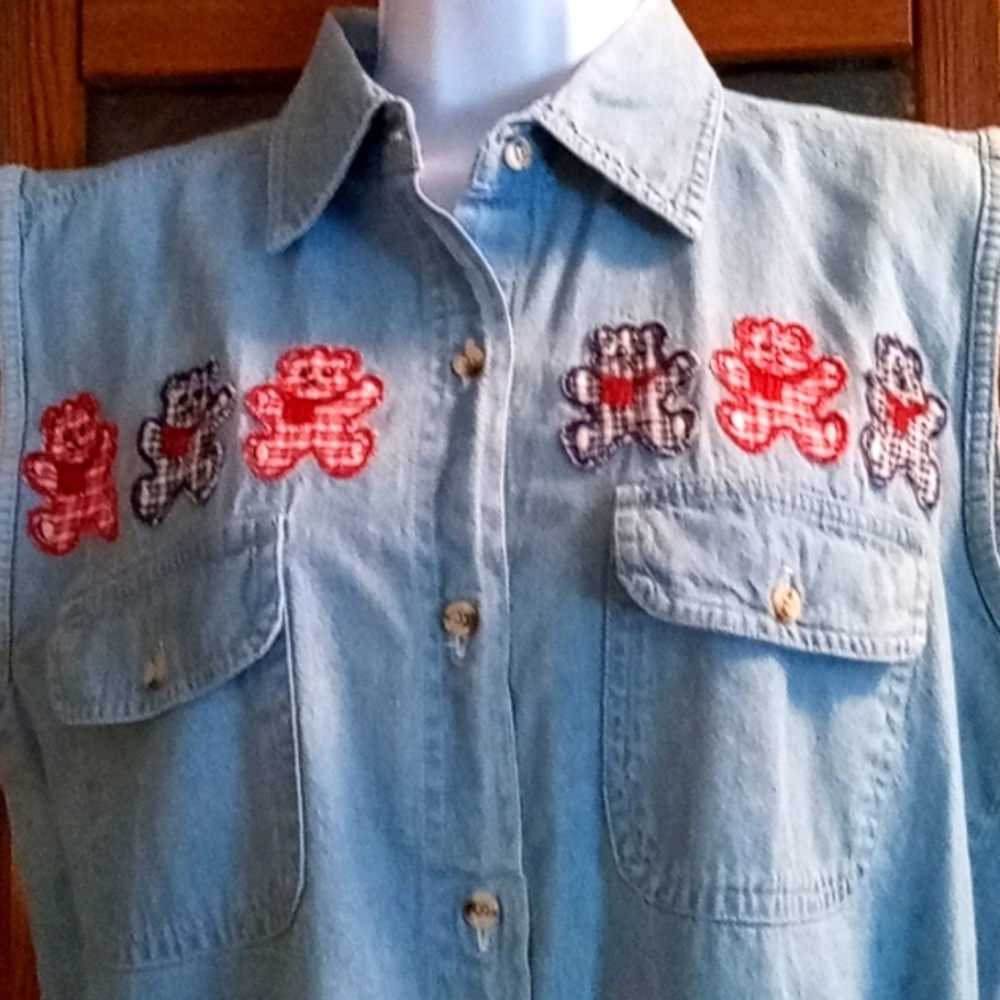 Cute,Vintage 80's,Denim,Button Down,Top with Embroidered Teddy Bears! 🐻🧸❤️💙🧸